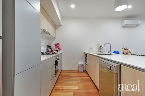 Property photo of 16 Sharp Circuit Mill Park VIC 3082