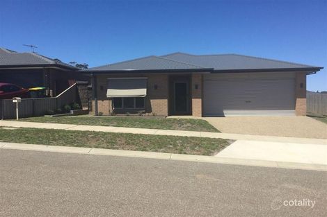 Property photo of 12 Appleporch Way Drouin VIC 3818