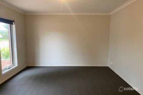 Property photo of 15 Tourmaline Drive Cobblebank VIC 3338