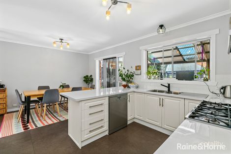 Property photo of 2 Vulcan Grove Williamstown VIC 3016