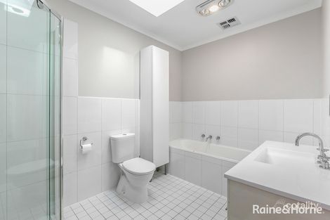 Property photo of 2 Vulcan Grove Williamstown VIC 3016