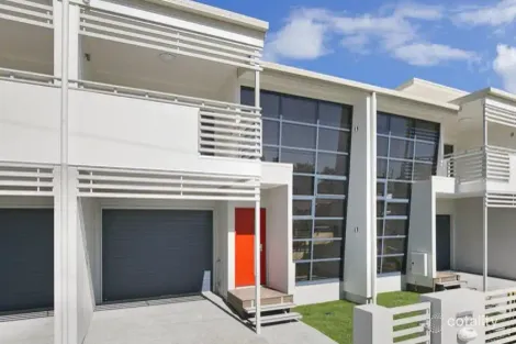 93 Andrew St, Wynnum, QLD 4178