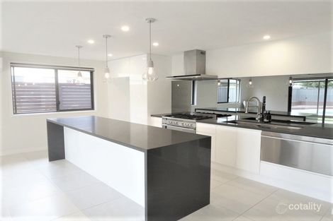 14 Bowline Rd, Mermaid Waters, QLD 4218