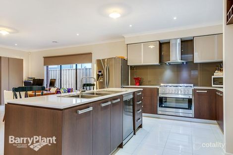 Property photo of 16 Burnham Crescent Keysborough VIC 3173