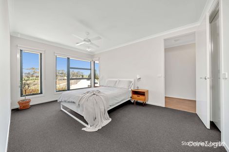 Property photo of 16 Cranberry Crescent Manor Lakes VIC 3024