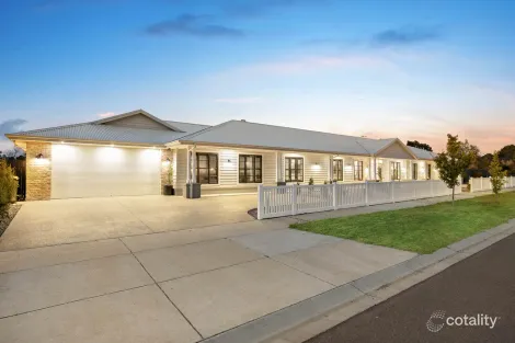 Property photo of 17 Cotton Circuit Gisborne VIC 3437