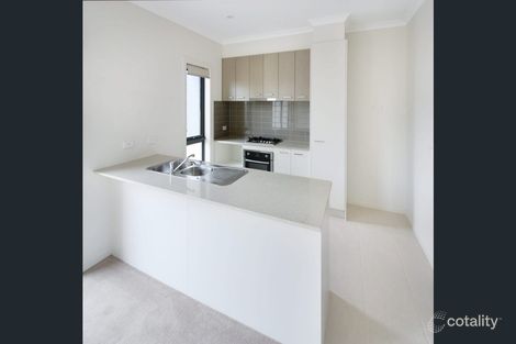 Property photo of 36 Treeve Parkway Werribee VIC 3030