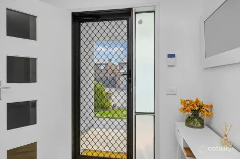 Property photo of 6 Hunter Lane Pakenham VIC 3810
