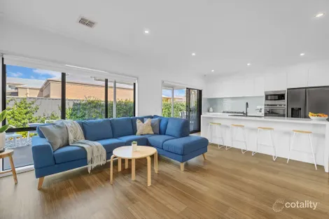 Property photo of 6 Hunter Lane Pakenham VIC 3810