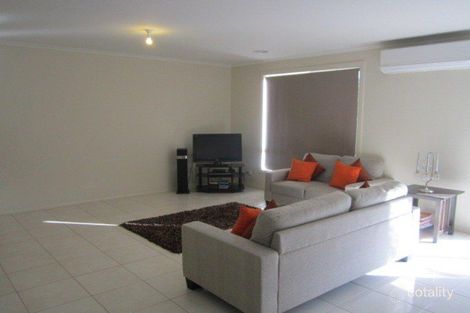 Property photo of 6 Wagner Close Cranbourne East VIC 3977
