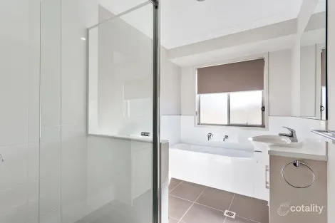 Property photo of 43 Eumeralla Crescent Landsborough QLD 4550