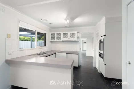 Property photo of 50 Lyrebird Drive Carrum Downs VIC 3201