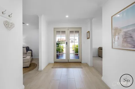 Property photo of 23 Donnybrook Turn Dawesville WA 6211