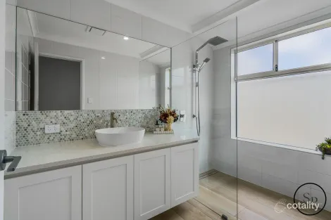 Property photo of 23 Donnybrook Turn Dawesville WA 6211