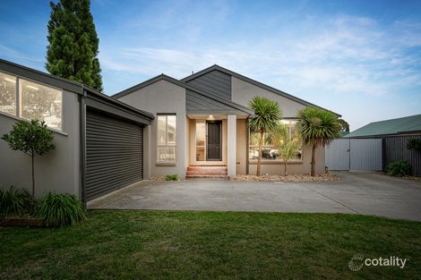 Property photo of 10 Harness Place Pakenham VIC 3810