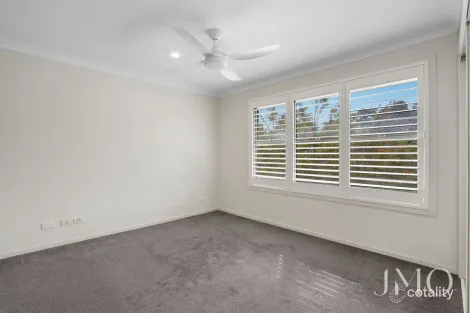 Property photo of 2/5 Park Esplanade Coomera QLD 4209