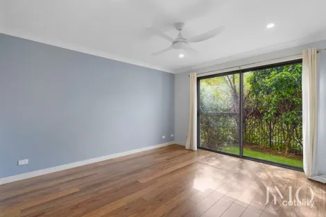 Property photo of 2/5 Park Esplanade Coomera QLD 4209