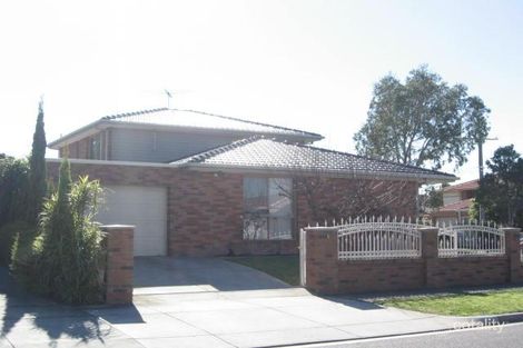 Property photo of 1 Ellsa Close Keysborough VIC 3173