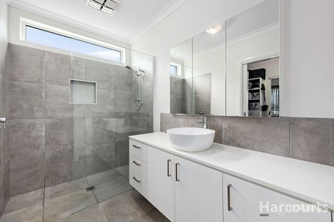 Property photo of 24 Silvertown Road Drouin VIC 3818