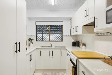 2/44 Haynes St, Park Avenue, QLD 4701