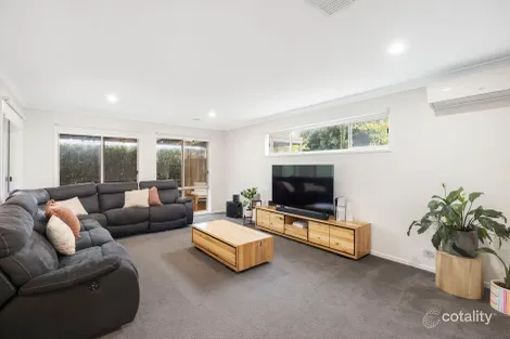 Property photo of 38 Parkedge Circuit Rosebud VIC 3939