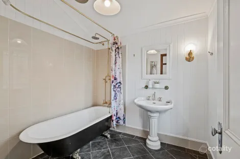 Property photo of 154 Ekibin Road East Tarragindi QLD 4121