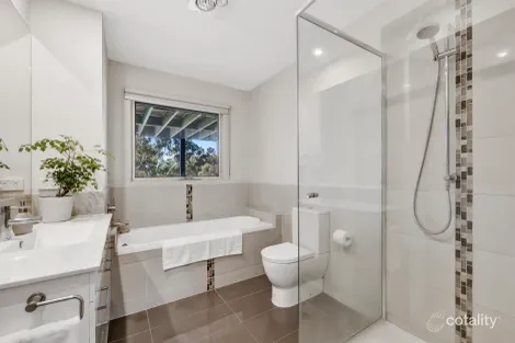 Property photo of 20 Carrol Grove Mount Waverley VIC 3149