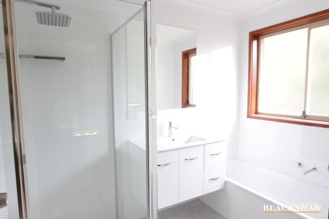 Property photo of 9 Doyle Place Karabar NSW 2620