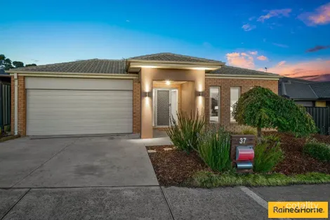 Property photo of 37 Windermere Boulevard Pakenham VIC 3810