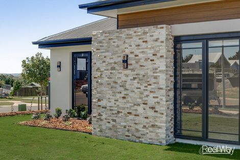 Property photo of 2 Pickering Street Highfields QLD 4352