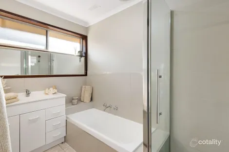 Property photo of 102 Dianne Avenue Craigieburn VIC 3064