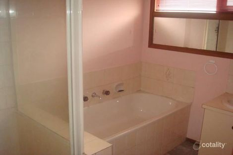 Property photo of 2/13 Whitehall Crescent Werribee VIC 3030