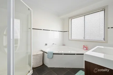 Property photo of 13 Ewington Way Romaine TAS 7320