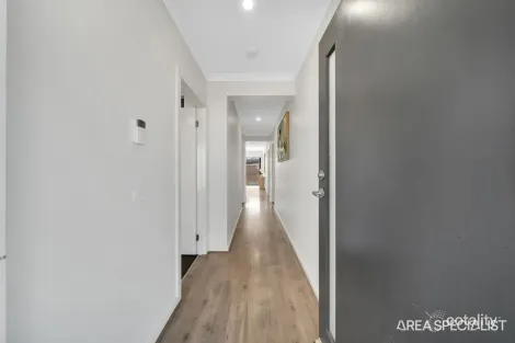 Property photo of 35 Lynwood Drive Thornhill Park VIC 3335