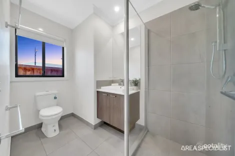 Property photo of 35 Lynwood Drive Thornhill Park VIC 3335