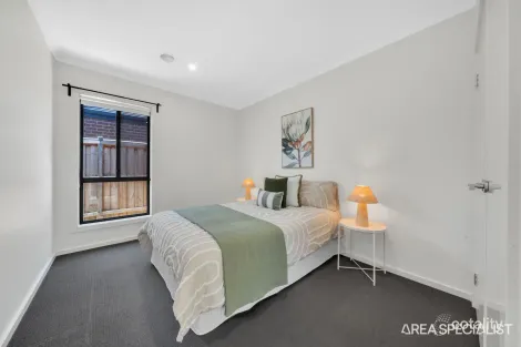 Property photo of 35 Lynwood Drive Thornhill Park VIC 3335