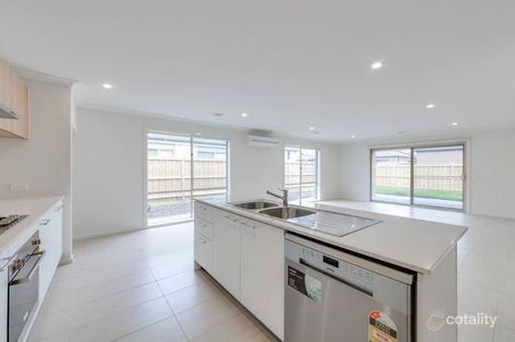 Property photo of 19 Highbury Road Clyde North VIC 3978