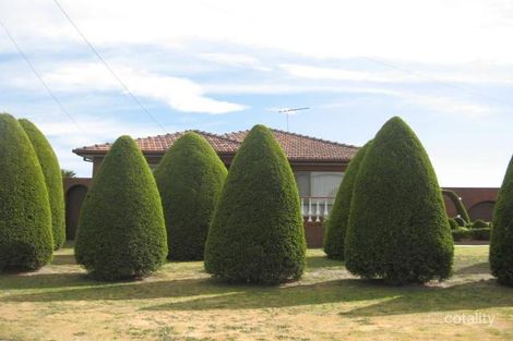 Property photo of 5 Woodburn Place Craigieburn VIC 3064