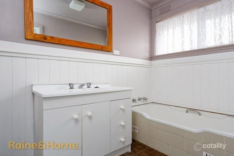 Property photo of 22 Huthwaite Street Mount Austin NSW 2650