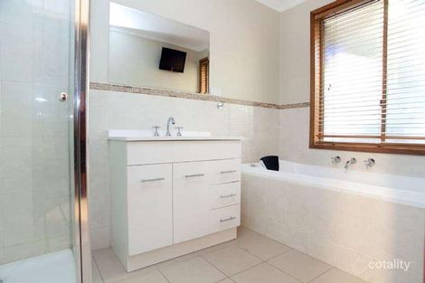 Property photo of 4 Ottery Court Craigieburn VIC 3064