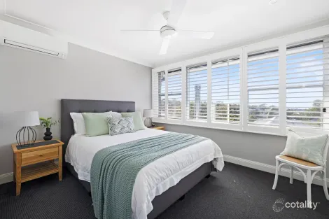Property photo of 30 Southern Cross Way Allambie Heights NSW 2100