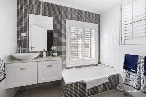 Property photo of 30 Southern Cross Way Allambie Heights NSW 2100