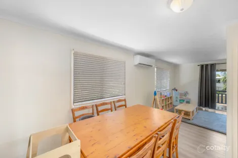 Property photo of 28 Illawarra Drive Kin Kora QLD 4680