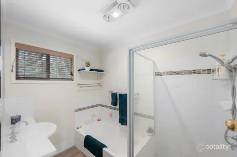 Property photo of 28 Illawarra Drive Kin Kora QLD 4680