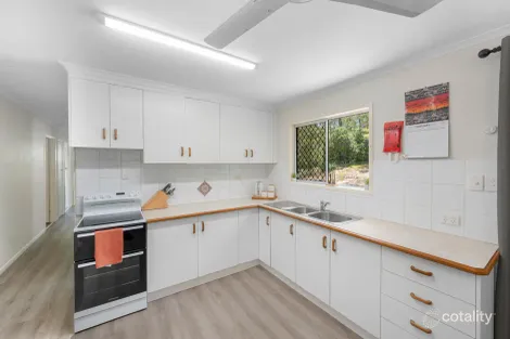 Property photo of 28 Illawarra Drive Kin Kora QLD 4680