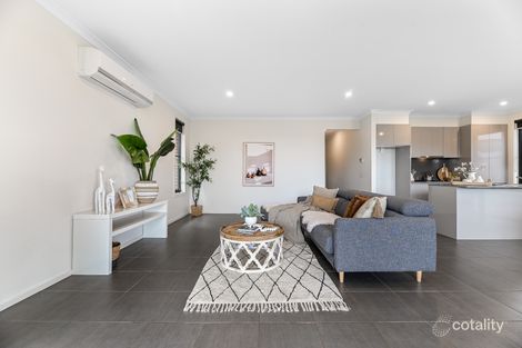 Property photo of 1 Kinkade Close Cranbourne East VIC 3977