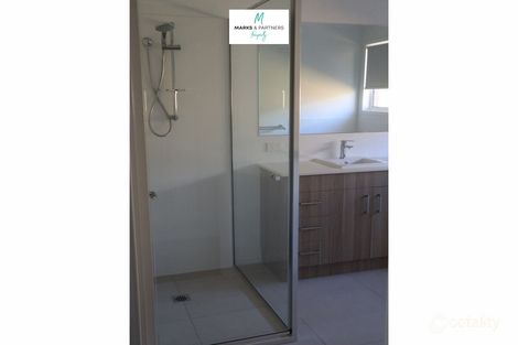 Property photo of 7 Lucinda Way Eli Waters QLD 4655