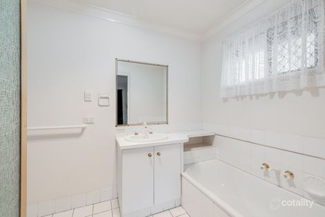 Property photo of 2 Silky-Oak Drive Glenvale QLD 4350