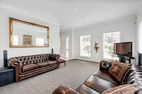 Property photo of 1 Ellemaree Court Keilor East VIC 3033