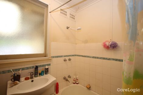 Property photo of 24 Chifley Crescent Kooringal NSW 2650